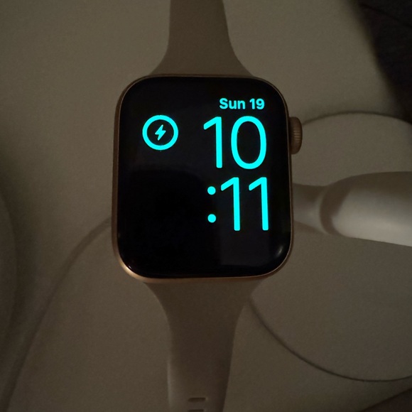 Apple Watch Series 6 40mm rose gold - Picture 2 of 3